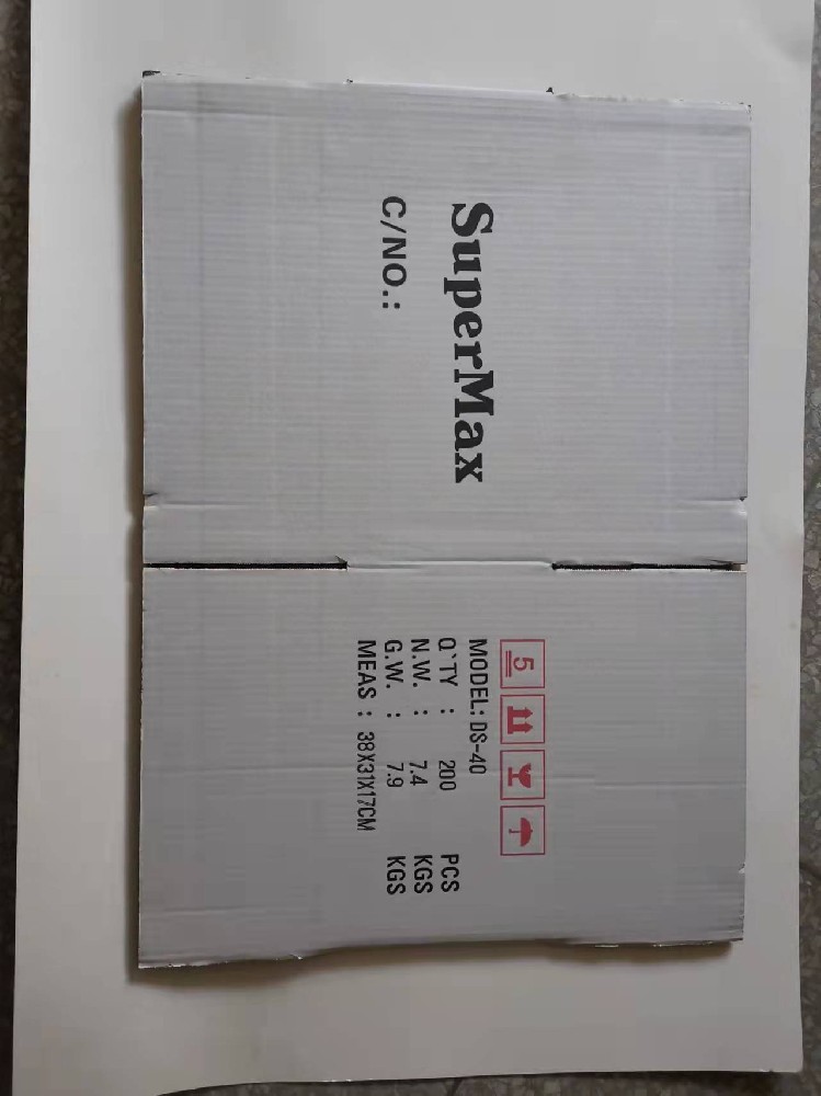 白底纸箱